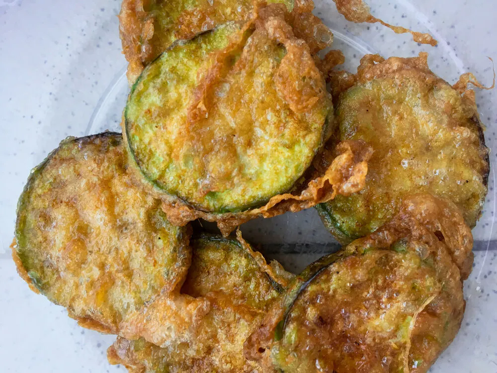 Жареные огурцы в кляре