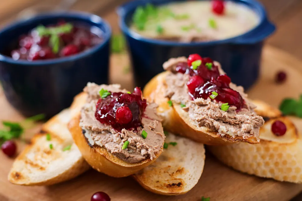 Гренки с куриной печенкой