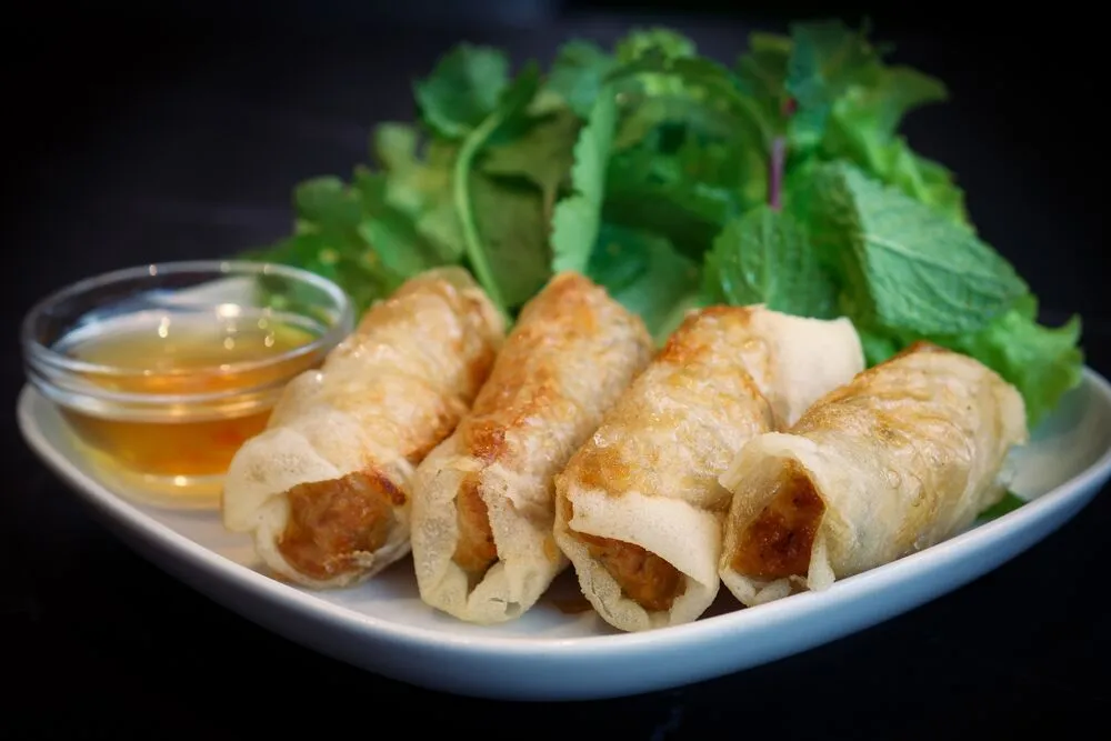 Конвертики из рисовой бумаги с фаршем и картофелем