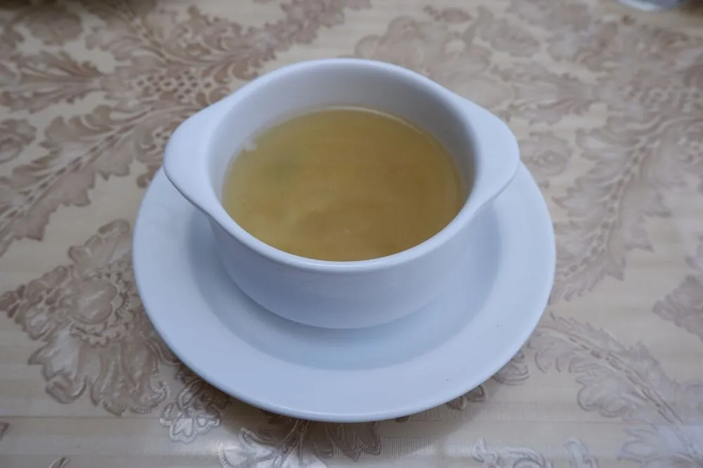 Куриный бульон с мирпуа