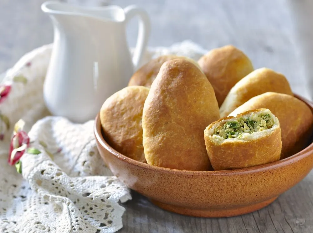Пирожки с луком и яйцом