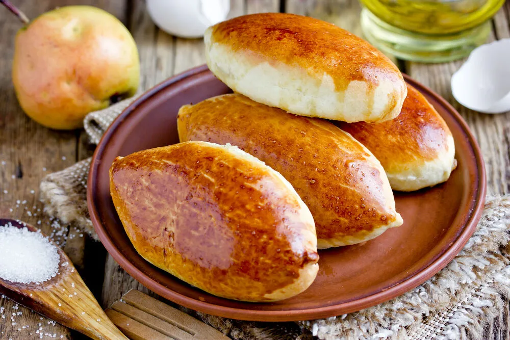 Пирожки с яблоком и корицей