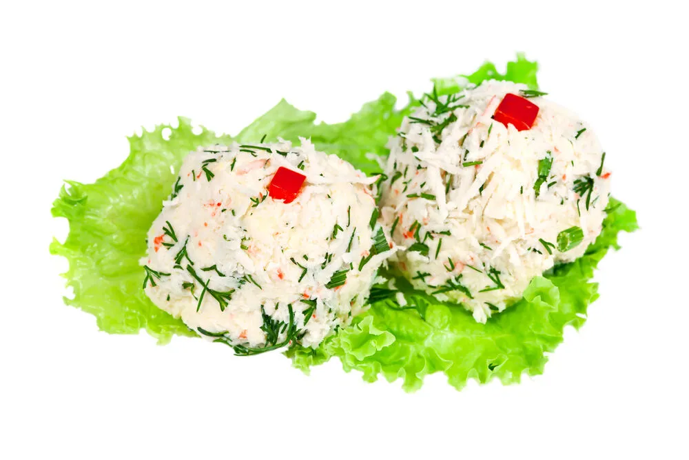 Сырные шарики с оливками и миндалем