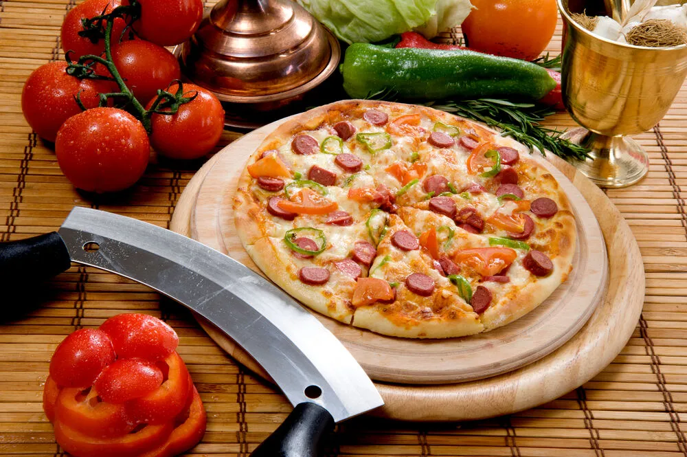 Пицца с сосисками