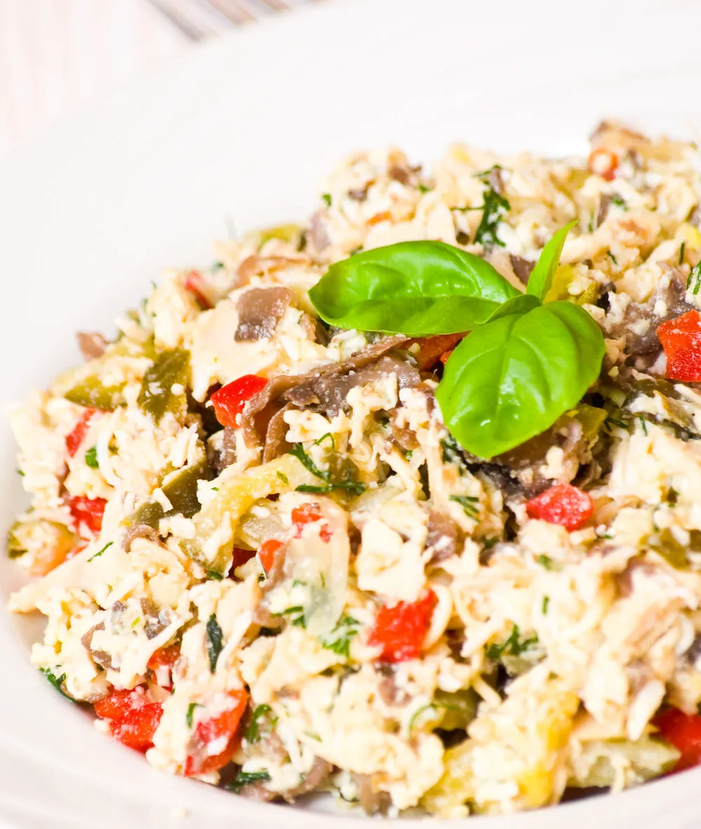 Слоеный салат с говядиной и овощами