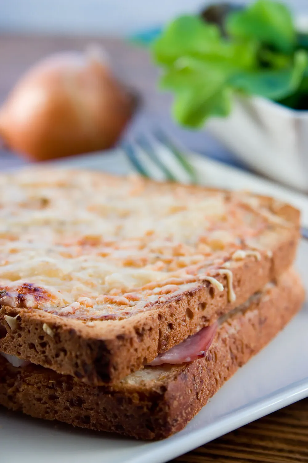 Тосты с ветчиной и камамбером