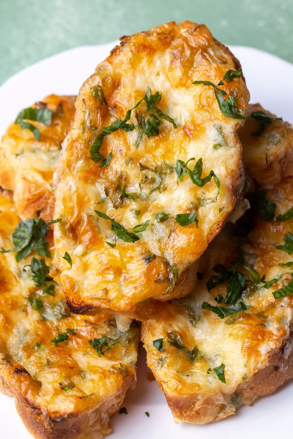 Тосты с зеленым луком и кинзой